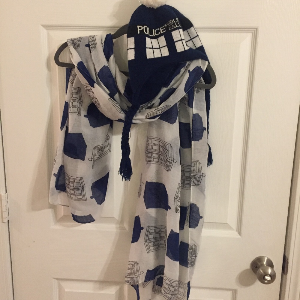 Doctor who TARDIS hat and scarf combo